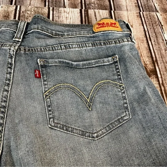 Levi’s Mid Wash Mid-Rise Stretch Jean Shortie Shorts size 31 - Picture 2 of 6